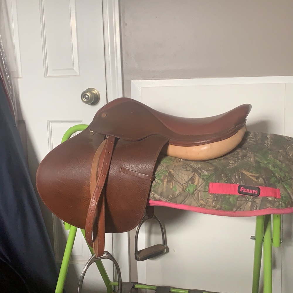 Lancer saddle